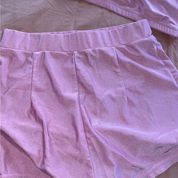GSUWOO shop so real two piece pink set, very flattering on the body. Never worn - Picture 4 of 7